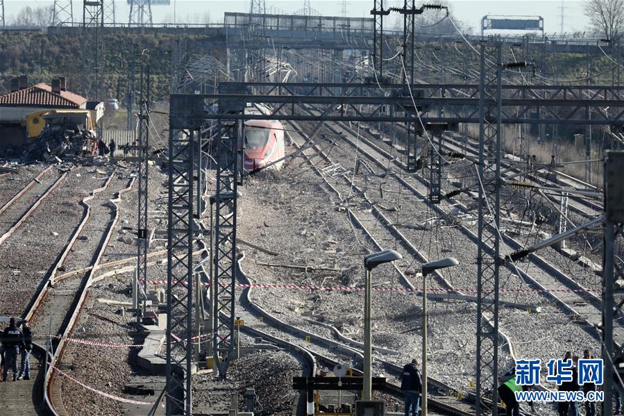 （国际）（11）意大利北部发生高铁列车脱轨事故 两人死亡多人受伤