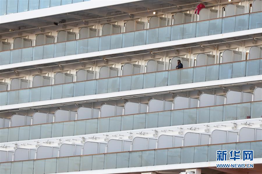 （国际&middot;一周看天下）（11）邮轮停靠港外