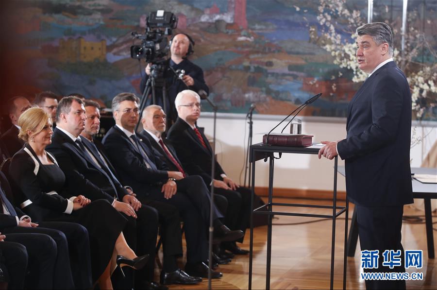 （国际）（3）米拉诺维奇宣誓就任克罗地亚总统