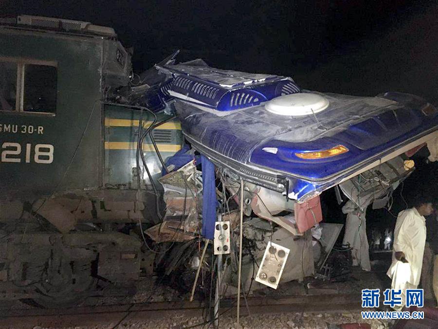 （国际）（3）巴基斯坦火车与巴士相撞事故死亡人数升至30人