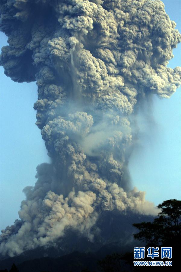 （国际）（1）印尼默拉皮火山喷发
