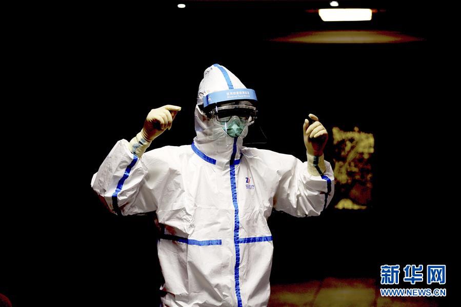 (国际疫情·图文互动)(5)通讯:经验丰富装备精良 中国专家组在伊拉克助力抗疫