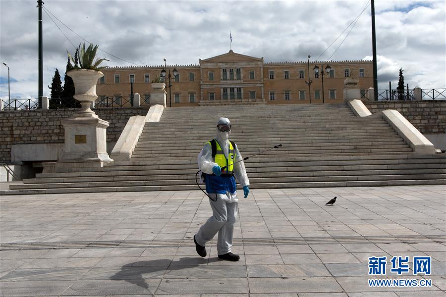 （国际疫情）（2）防范疫情：希腊雅典宪法广场进行消毒