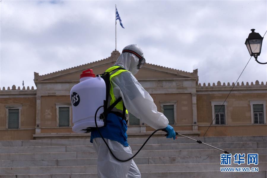 （国际疫情）（3）防范疫情：希腊雅典宪法广场进行消毒