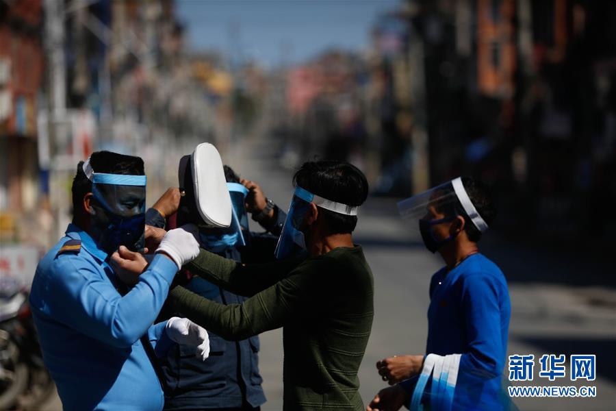 （国际疫情·新华视界）（3）尼泊尔：自制防护面具