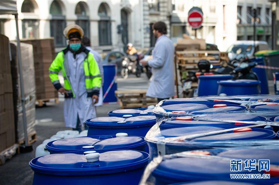 （国际疫情）（2）巴黎左岸：酒精消毒免洗洗手液的&ldquo;街头工厂&rdquo;