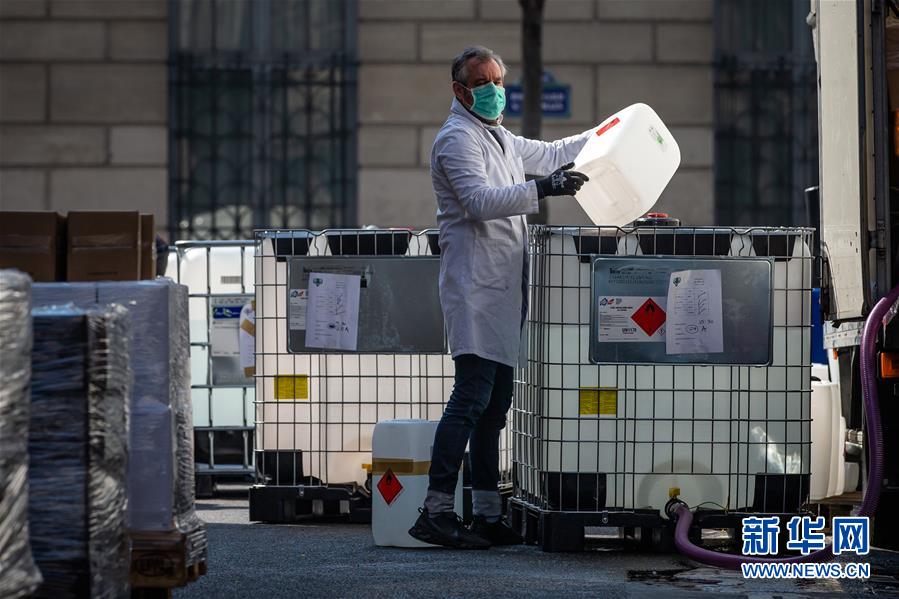 （国际疫情）（3）巴黎左岸：酒精消毒免洗洗手液的&ldquo;街头工厂&rdquo;