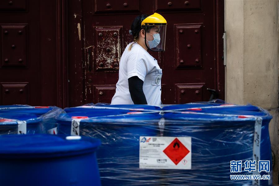 （国际疫情）（5）巴黎左岸：酒精消毒免洗洗手液的&ldquo;街头工厂&rdquo;