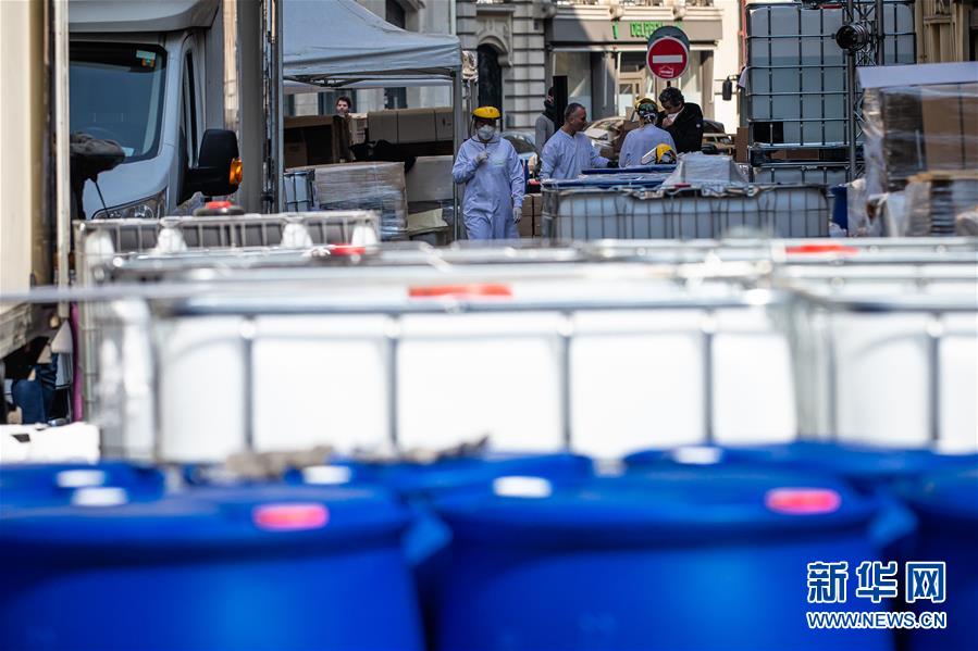 （国际疫情）（9）巴黎左岸：酒精消毒免洗洗手液的&ldquo;街头工厂&rdquo;