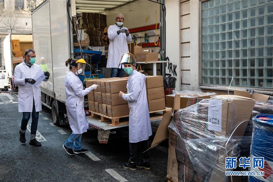 （国际疫情）（12）巴黎左岸：酒精消毒免洗洗手液的&ldquo;街头工厂&rdquo;