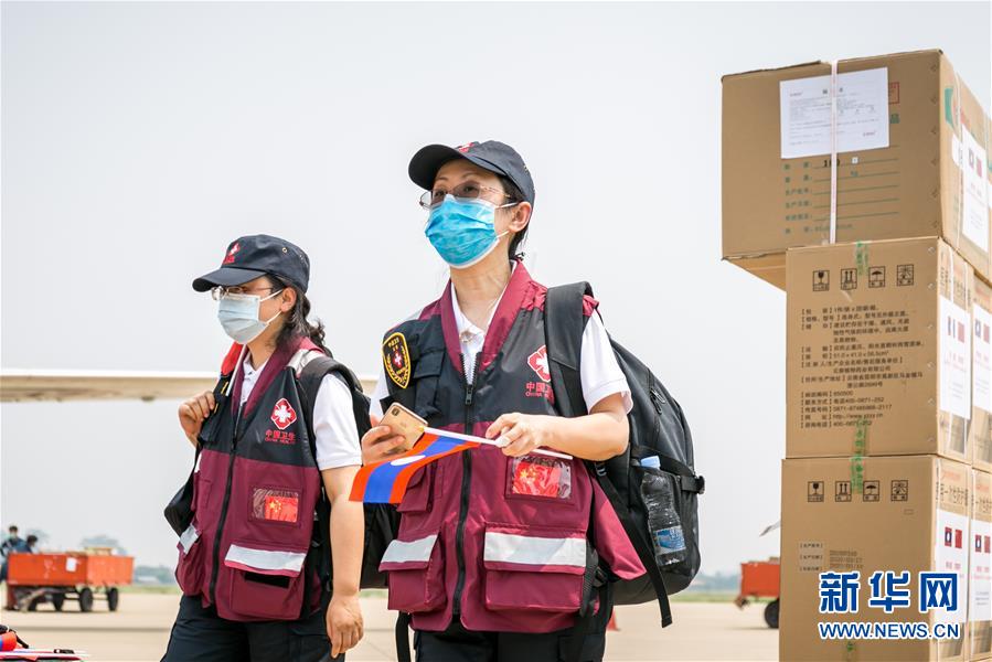 （国际疫情）（5）中国抗疫医疗专家组抵达老挝