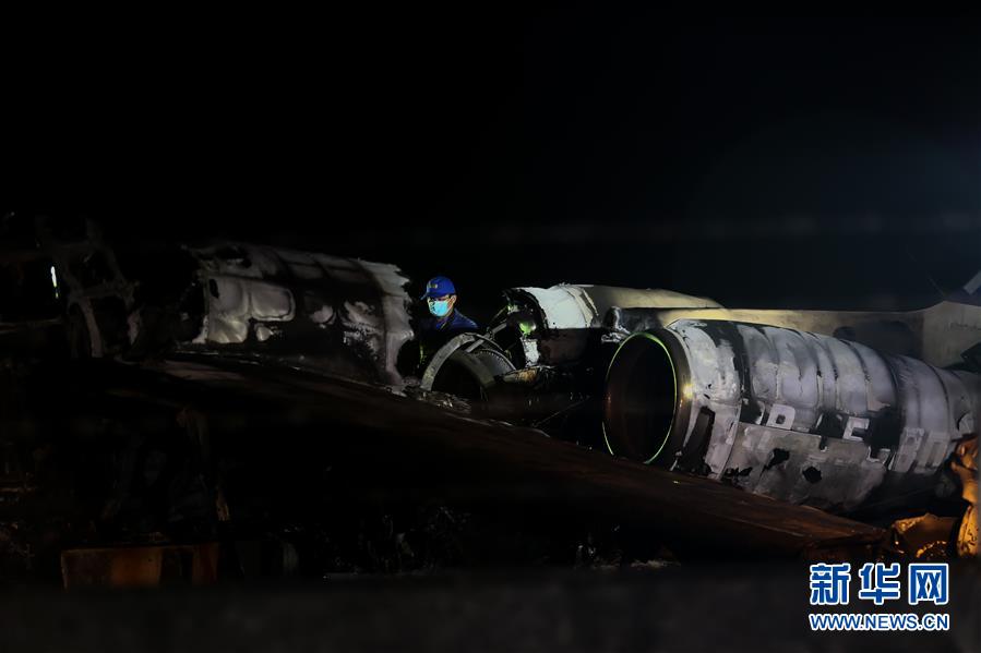 （国际）（1）菲律宾一架小型飞机坠毁致8人死亡