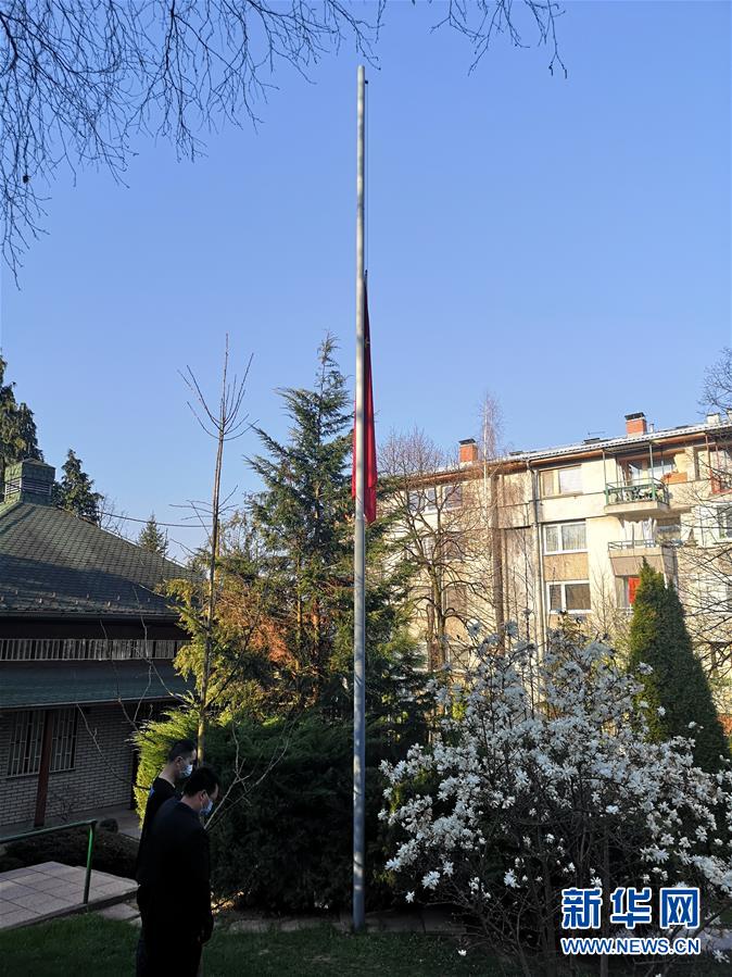 （国际）（18）驻外使领馆下半旗志哀