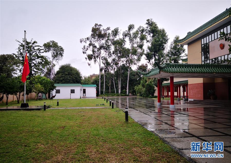 （国际）（22）驻外使领馆下半旗志哀