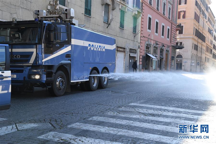 （国际疫情）（2）罗马警察出动清洗街道