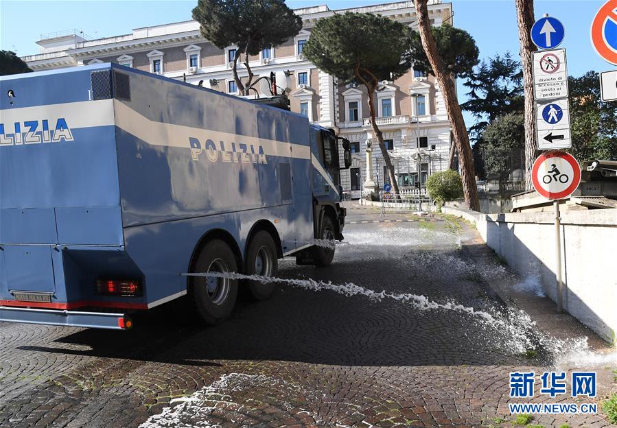 （國際疫情）（5）羅馬警察出動清洗街道