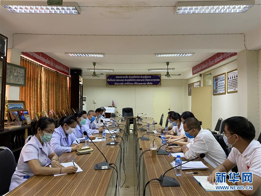 （國際疫情）（1）中國抗疫醫療專家組深入了解寮國新冠確診病例治療情況