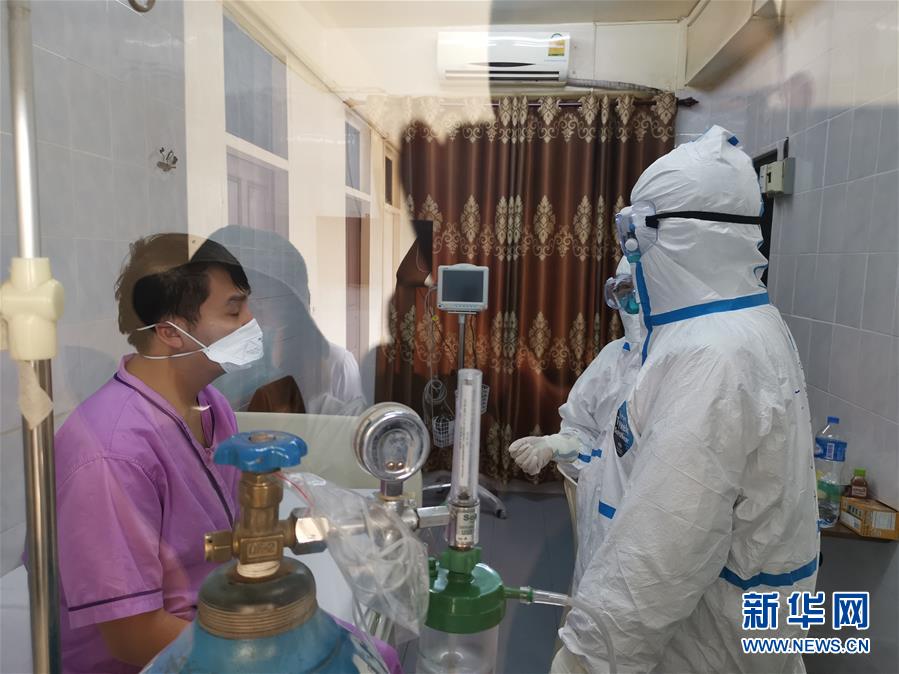 （國際疫情）（3）中國抗疫醫療專家組深入了解寮國新冠確診病例治療情況