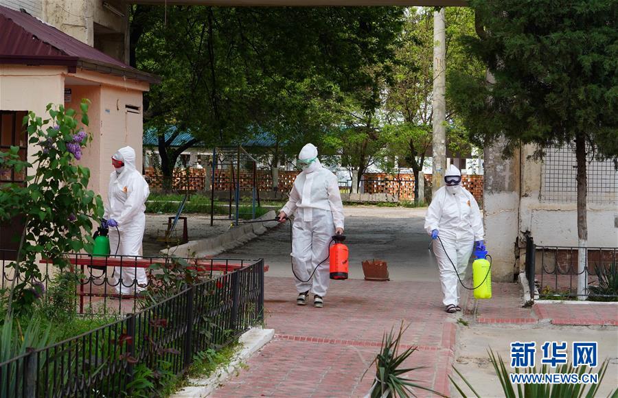 （國際疫情·XHDW）（1）烏茲別克斯坦防疫人員開展消殺作業