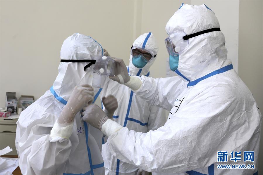 (国际疫情·图文互动)(2)中国抗疫医疗专家组与缅方分享防疫抗疫经验