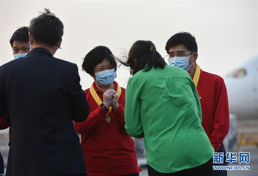 （国际疫情·图文互动）（6）委内瑞拉政府为中国医疗专家组全体成员授勋