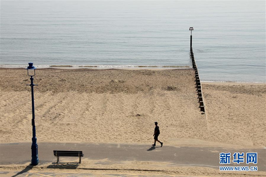 （国际疫情）（1）英国：复活节假期安静的海滩