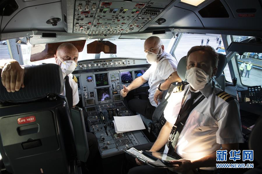 (图文互动·国际疫情)(3)通讯:3.8万公里的航程 跨越大洋的情谊——记阿根廷从中国运载防疫物资