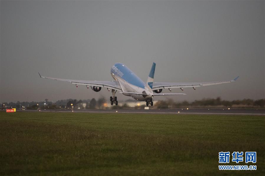 (图文互动·国际疫情)(6)通讯:3.8万公里的航程 跨越大洋的情谊——记阿根廷从中国运载防疫物资