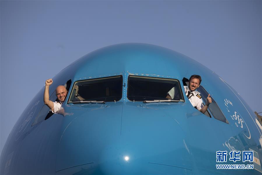 (图文互动·国际疫情)(5)通讯:3.8万公里的航程 跨越大洋的情谊——记阿根廷从中国运载防疫物资