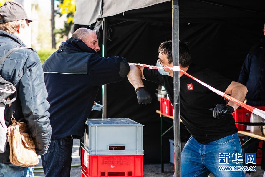 （国际&middot;一周看天下）&ldquo;碰肘&rdquo;问候