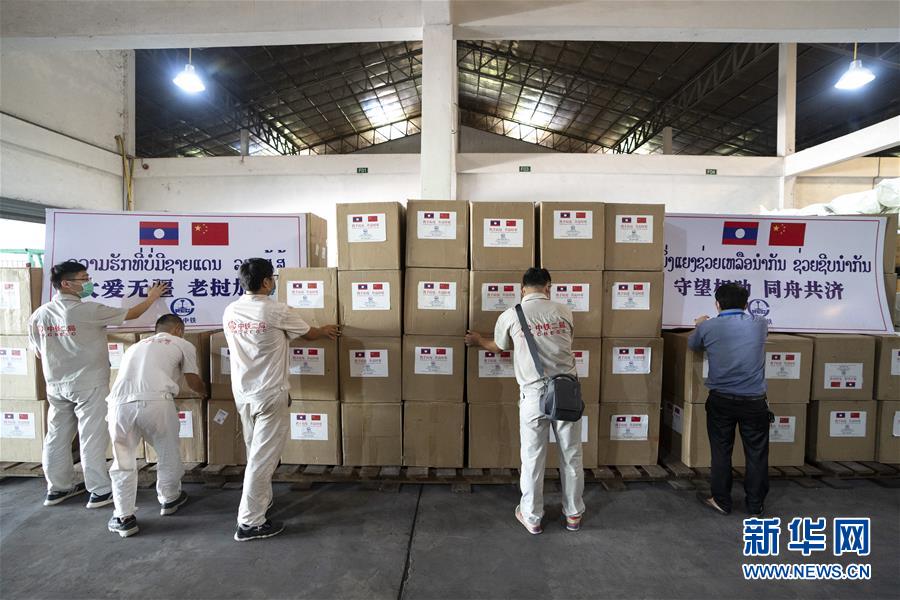 (国际疫情)(2)中国中铁向老挝捐赠口罩