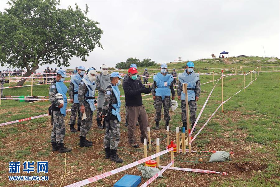 （国际&middot;图文互动）（2）通讯：&ldquo;中国式扫雷精准且高效&rdquo;&mdash;&mdash;记联黎官员视察中国维和官兵&ldquo;蓝线&rdquo;扫雷训练