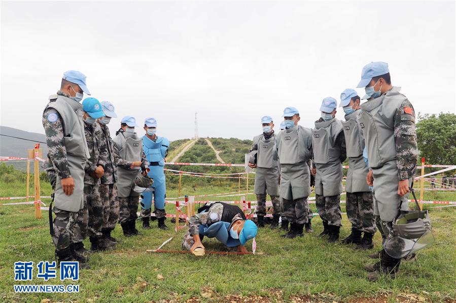 （国际&middot;图文互动）（4）通讯：&ldquo;中国式扫雷精准且高效&rdquo;&mdash;&mdash;记联黎官员视察中国维和官兵&ldquo;蓝线&rdquo;扫雷训练