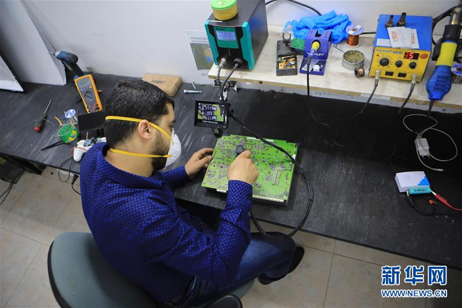 （国际疫情）（1）巴勒斯坦工程师为新冠病人研发&ldquo;快递机器人&rdquo;