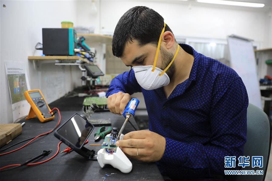 （国际疫情）（2）巴勒斯坦工程师为新冠病人研发&ldquo;快递机器人&rdquo;