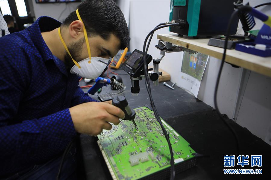 （国际疫情）（3）巴勒斯坦工程师为新冠病人研发&ldquo;快递机器人&rdquo;