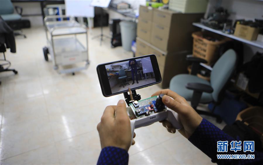 （国际疫情）（5）巴勒斯坦工程师为新冠病人研发&ldquo;快递机器人&rdquo;