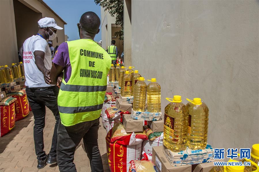 （国际疫情）（3）塞内加尔向受疫情影响的低收入家庭分发生活物资
