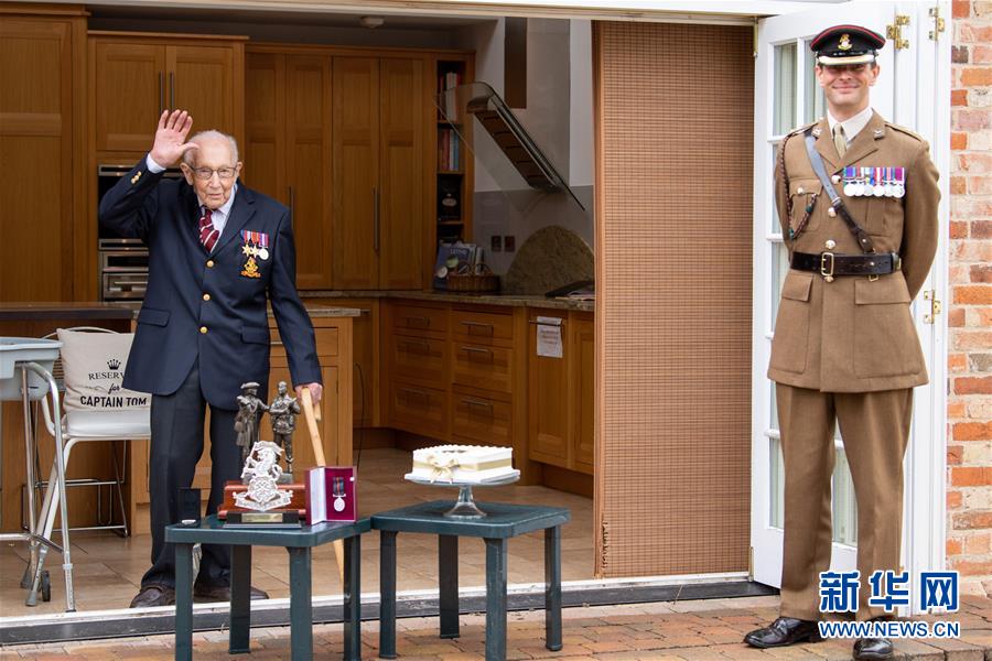 （国际疫情&middot;图文互动）（4）感动英国，百岁二战老兵为抗疫募集3200万英镑