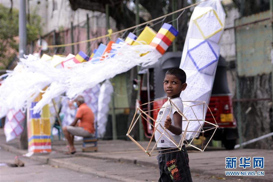 （国际）（3）斯里兰卡:卫塞节前夕灯笼热