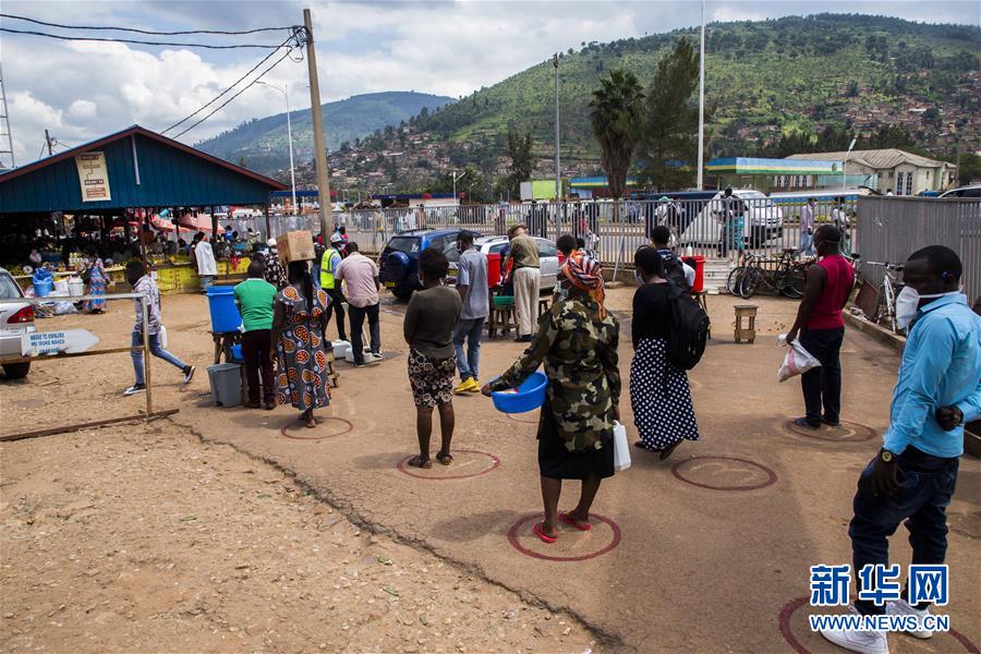 （国际&middot;一周看天下）排队购物