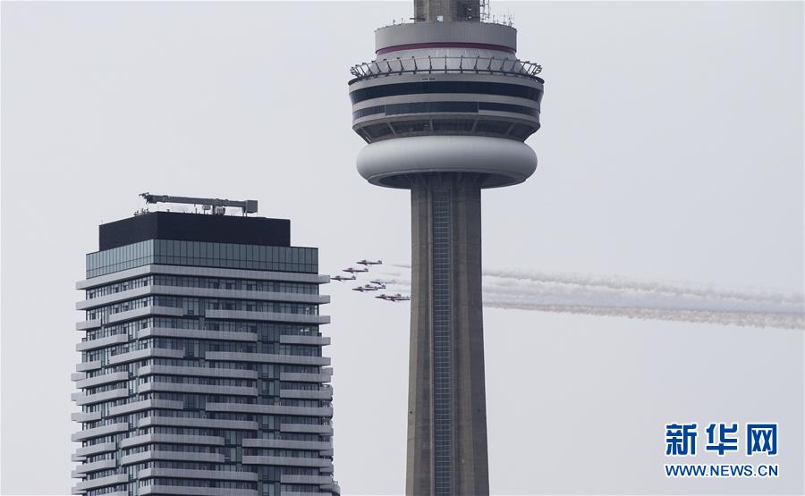 （国际）（1）加拿大&ldquo;雪鸟&rdquo;飞行表演队展开&ldquo;鼓舞行动&rdquo;