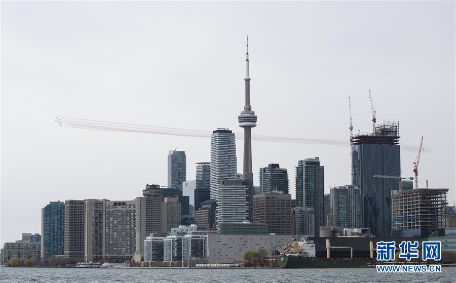 （国际）（2）加拿大&ldquo;雪鸟&rdquo;飞行表演队展开&ldquo;鼓舞行动&rdquo;