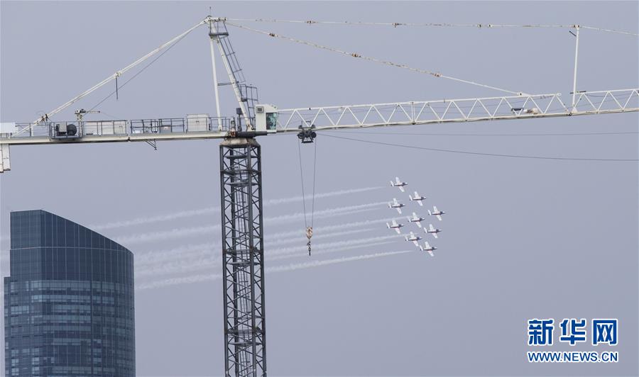 （国际）（5）加拿大&ldquo;雪鸟&rdquo;飞行表演队展开&ldquo;鼓舞行动&rdquo;