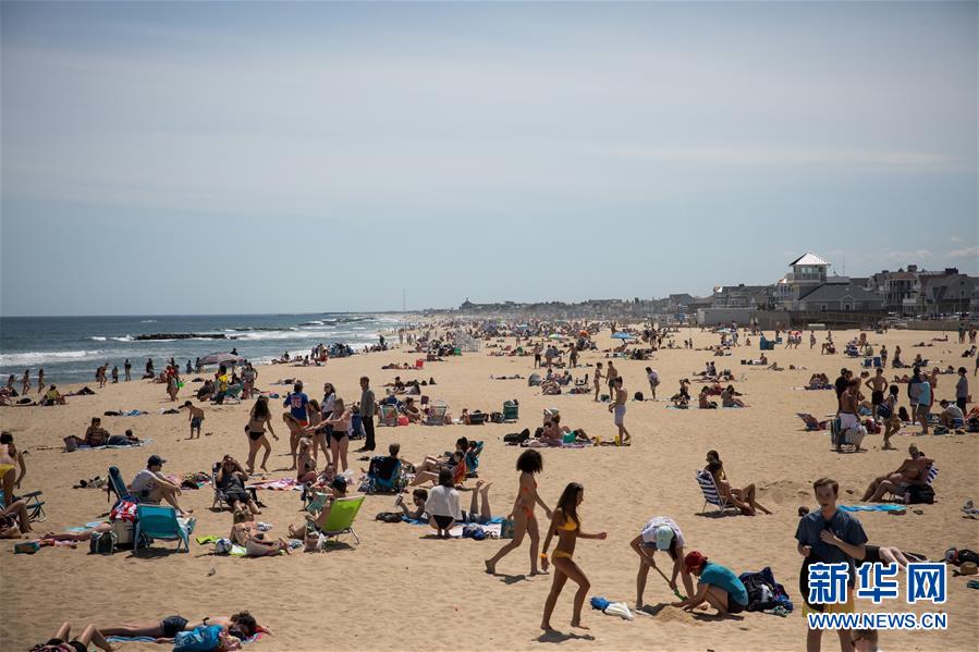 （国际疫情）（5）美国新泽西州海滩游客增多