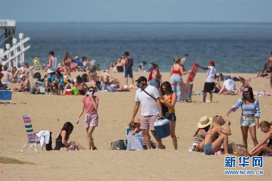 （国际疫情）（6）美国新泽西州海滩游客增多