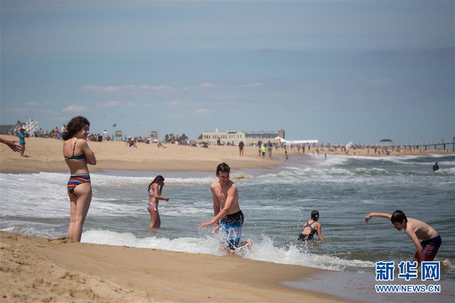（国际疫情）（10）美国新泽西州海滩游客增多