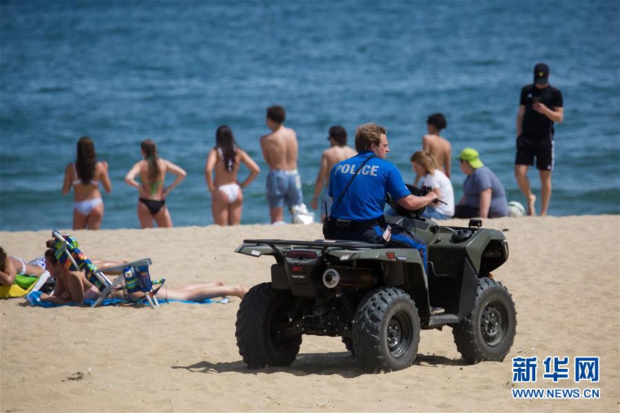 （国际疫情）（11）美国新泽西州海滩游客增多