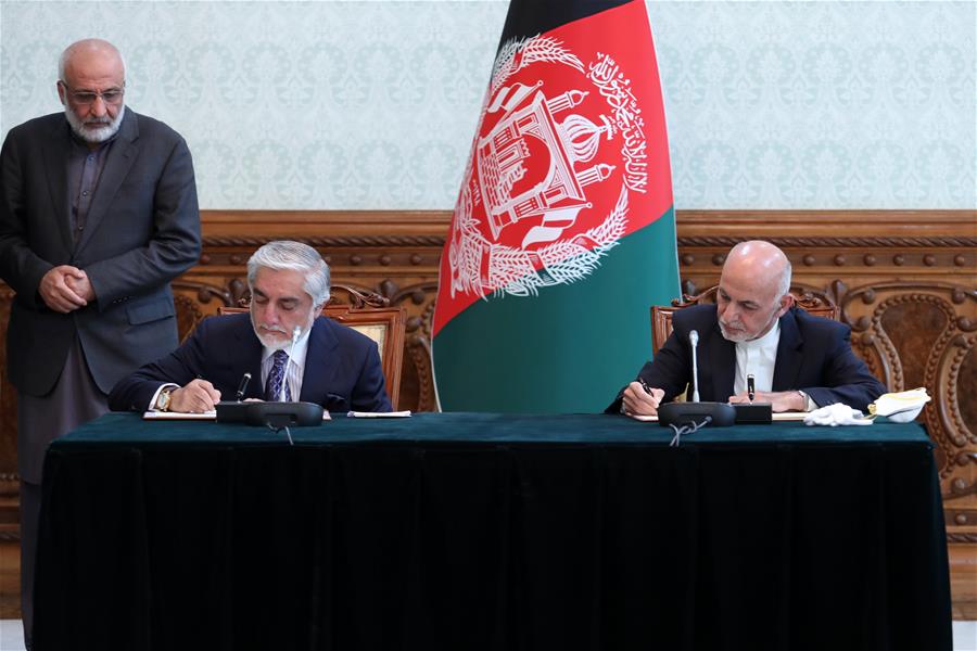 （圖文互動）（1）阿富汗總統加尼與競選對手阿卜杜拉簽署權力分配協議
