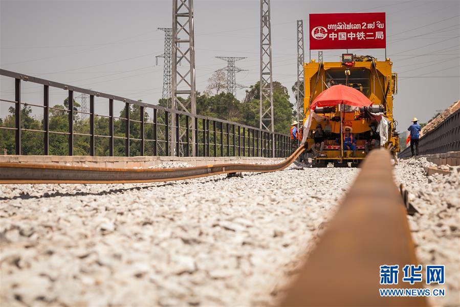（国际）（3）中老铁路铺轨通过第一座隧道
